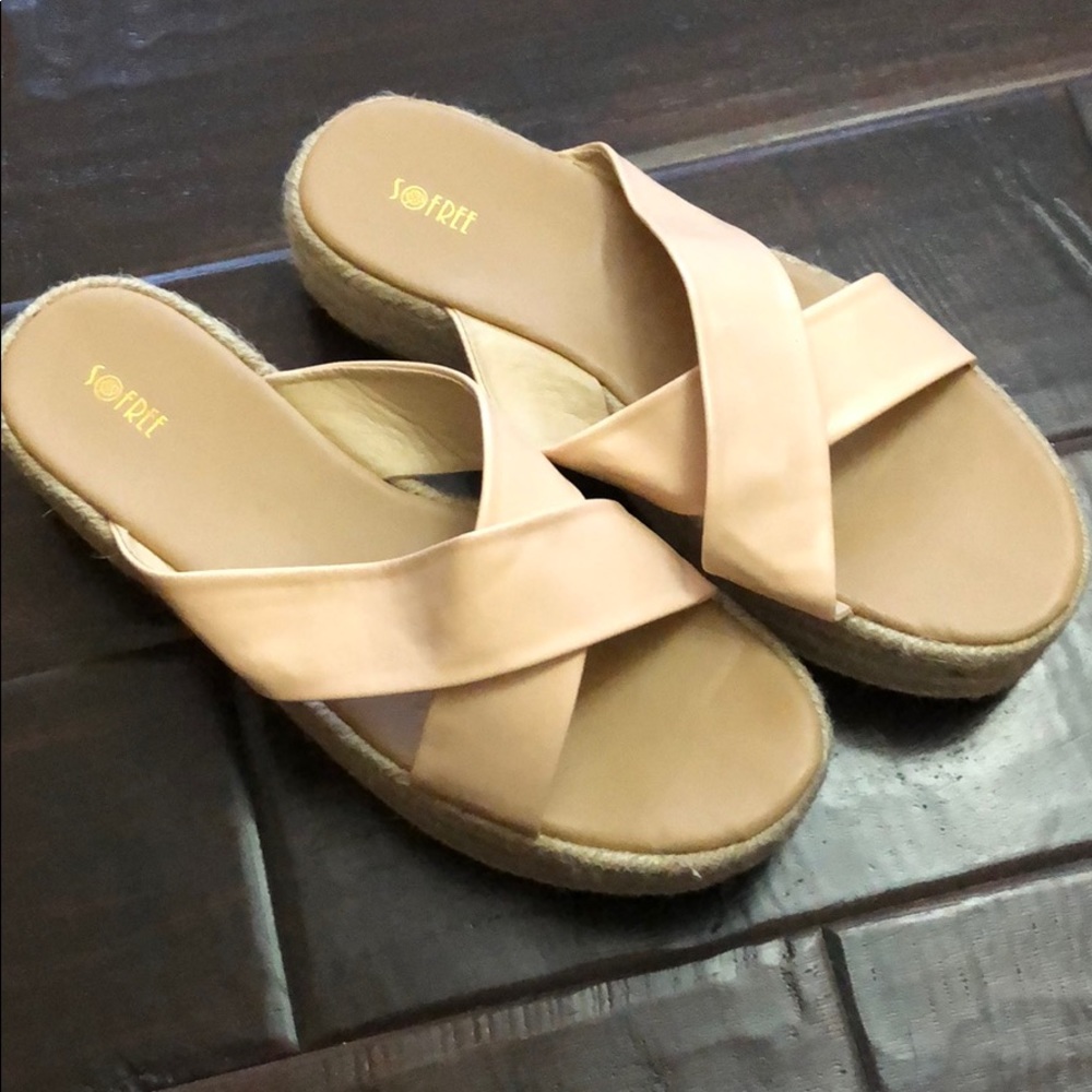 Very pale pink wedges